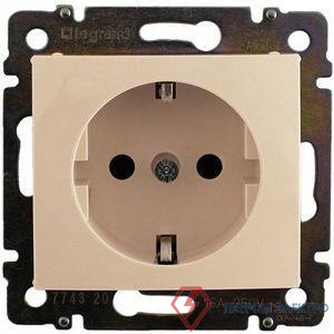 Розетка 1-м СП Valena 16А IP21 250В 2P+E защ. шторки безвинт. клеммы сл. кость IEK 774122